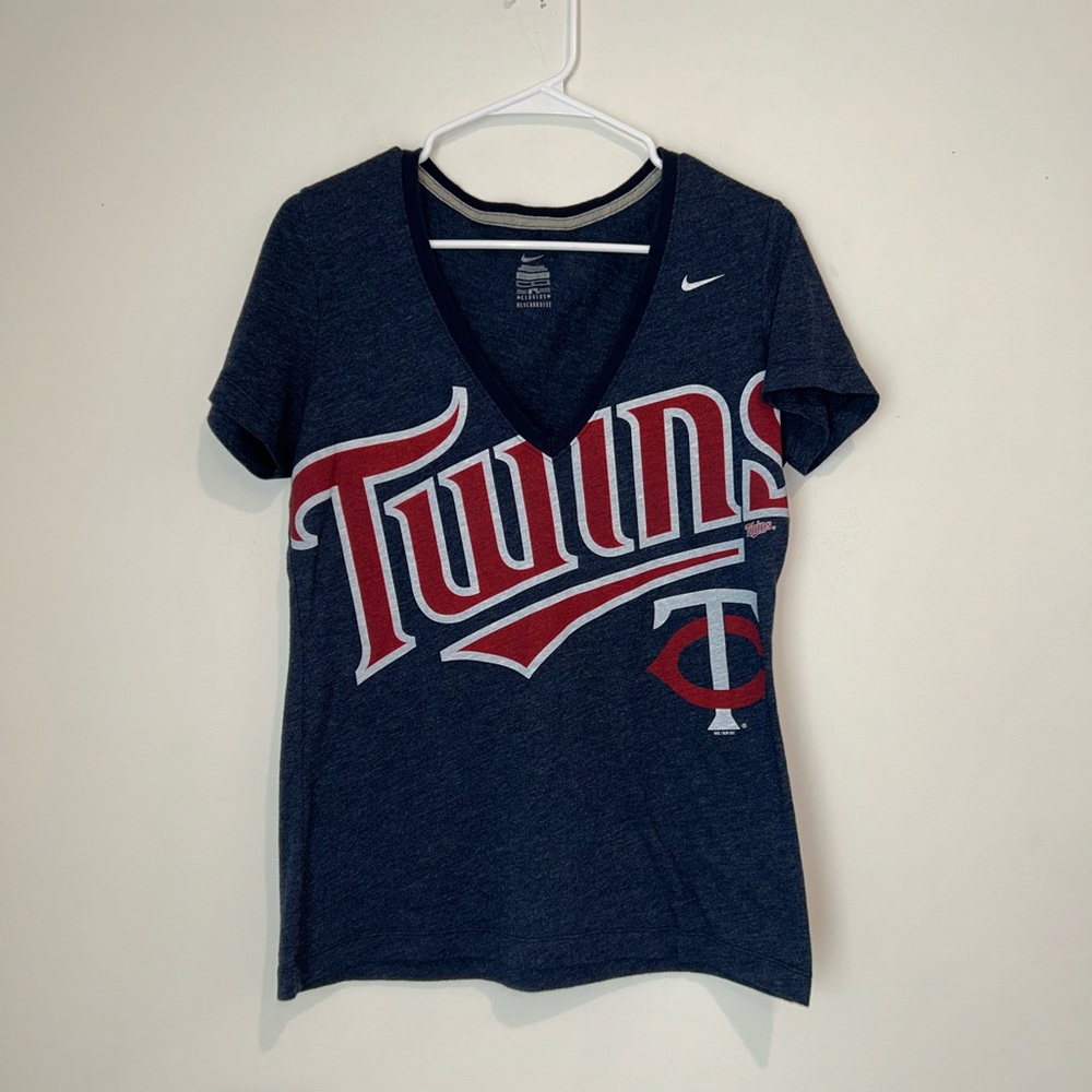 Nike Minnesota Twins Women’s Large V-neck Blue T-shirt